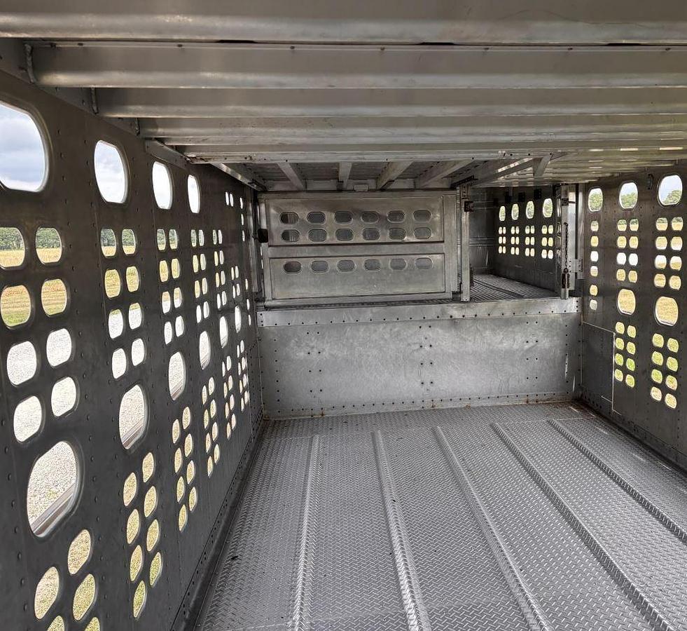 Used 2019 WILSON PSDCL-402 Livestock Trailer