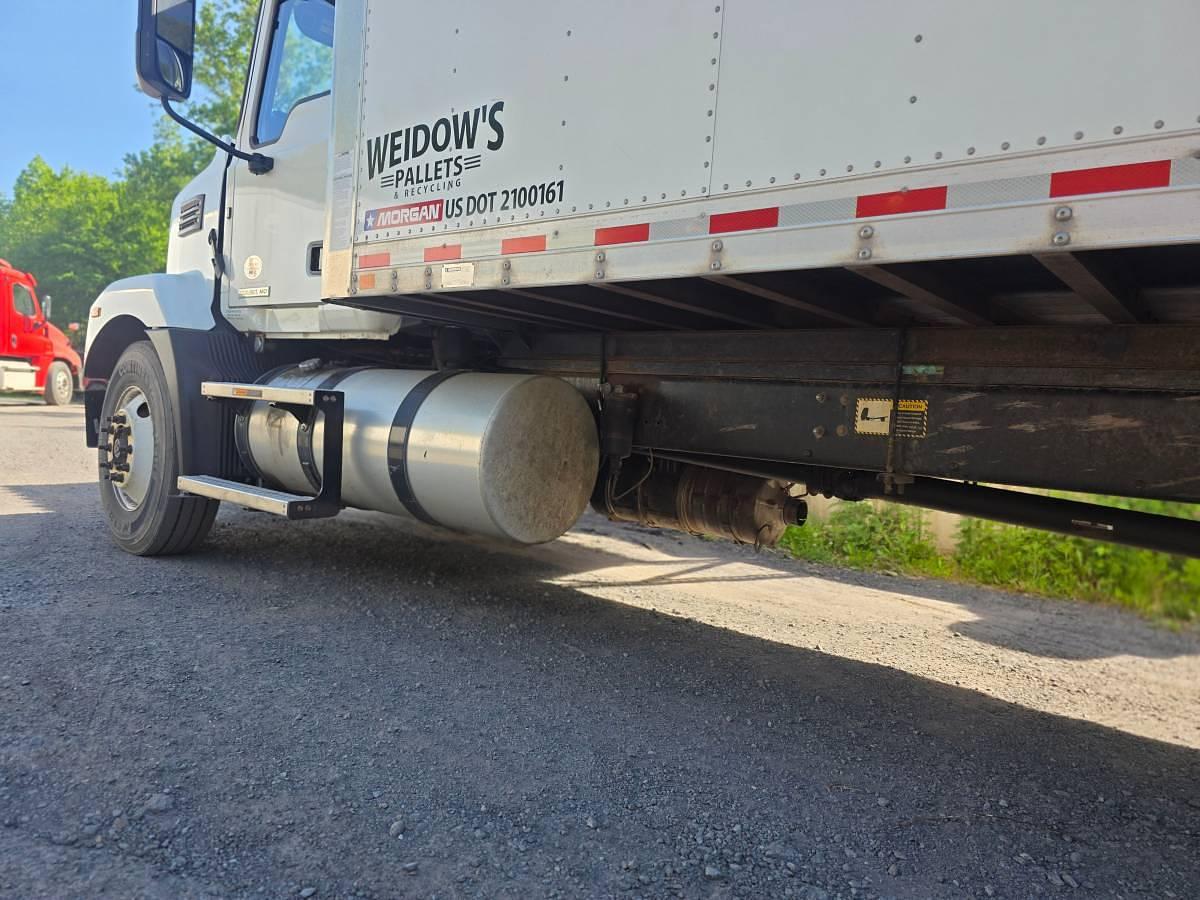 Used 2022 Mack MD Box Truck