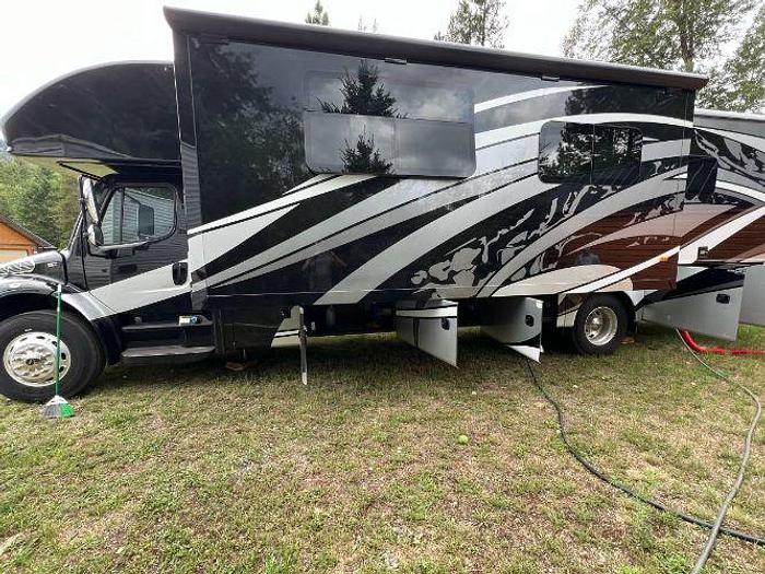 Used 2022 Jayco Seneca 37K