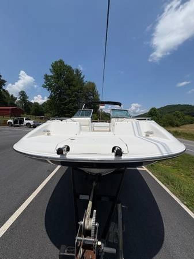Used 2007 Caravelle 21' Deck Boat