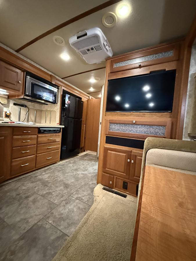 Used 2009 Winnebago Journey 39Z