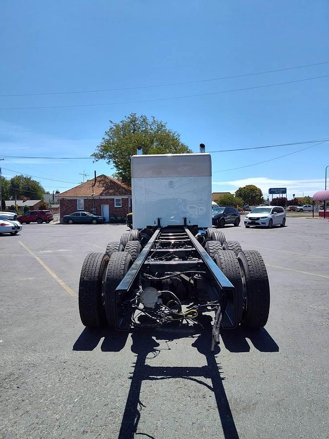 Used 2015 Peterbilt 389 Sleeper Semi Truck