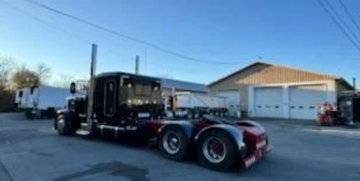 Used 2022 Peterbilt 389 Sleeper Semi Truck