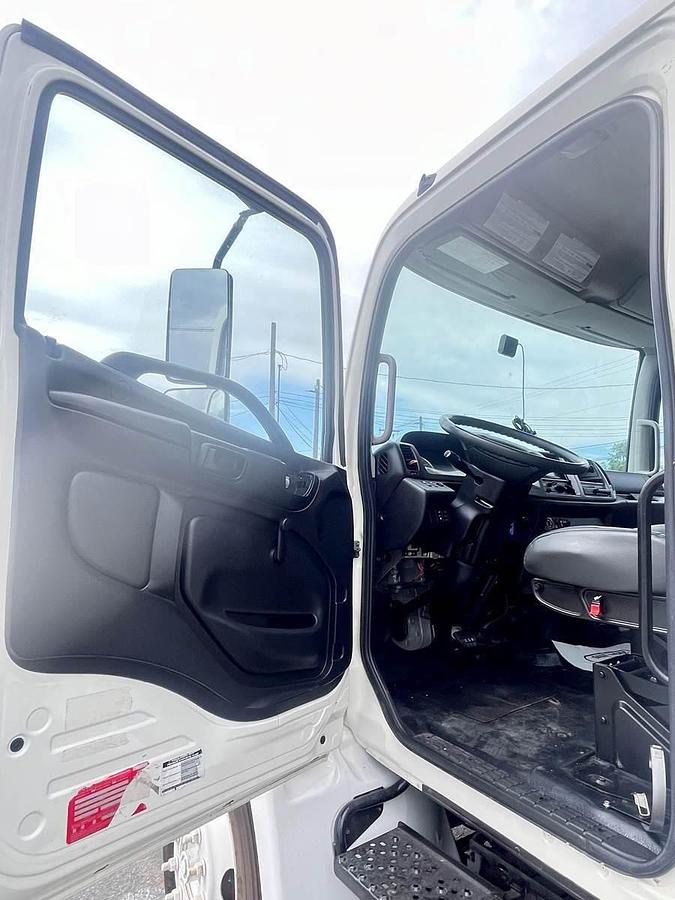 Used 2013 Hino 338 Box Truck