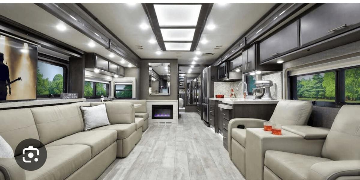 Used 2022 Thor Motorcoach Venetian F42