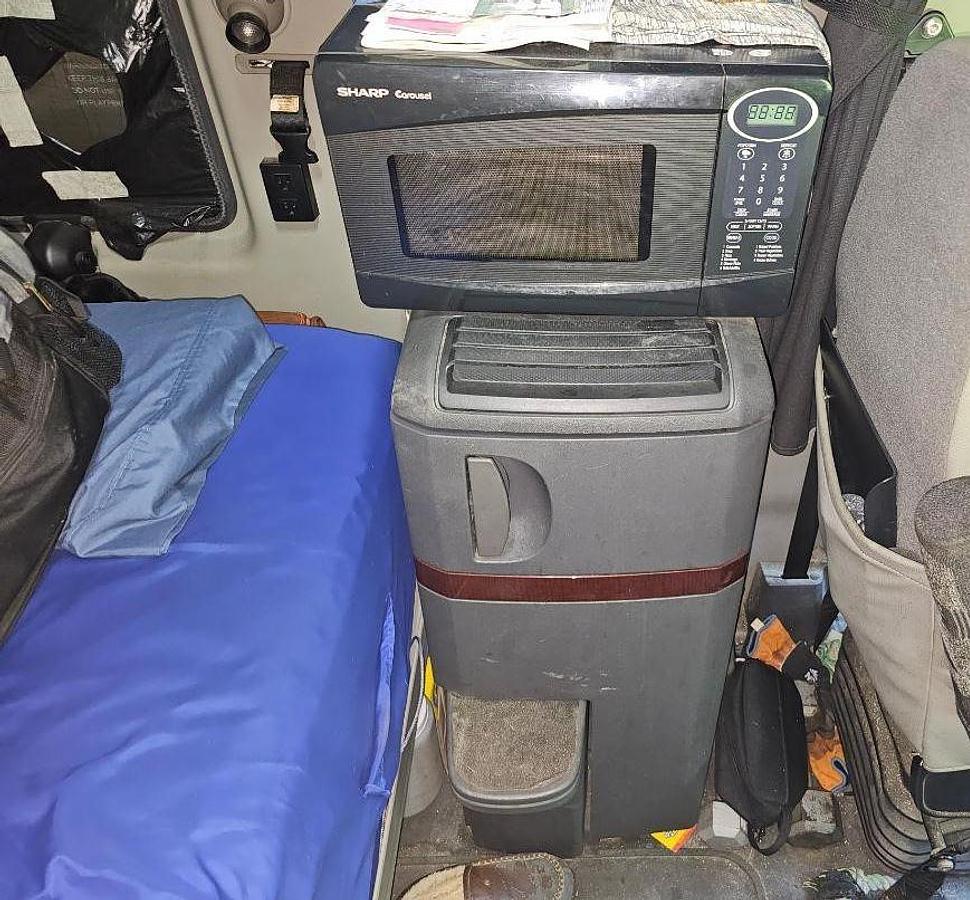 Used 2016 International Lonestar Sleeper Semi Truck