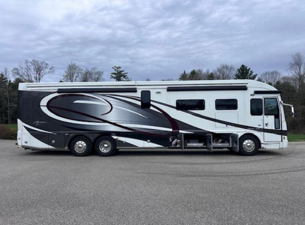 Used 2017 American Coach American Dream 45T