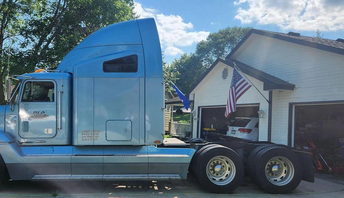 Used 1999 FREIGHTLINER FLD120 Conventional Sleeper Semi
