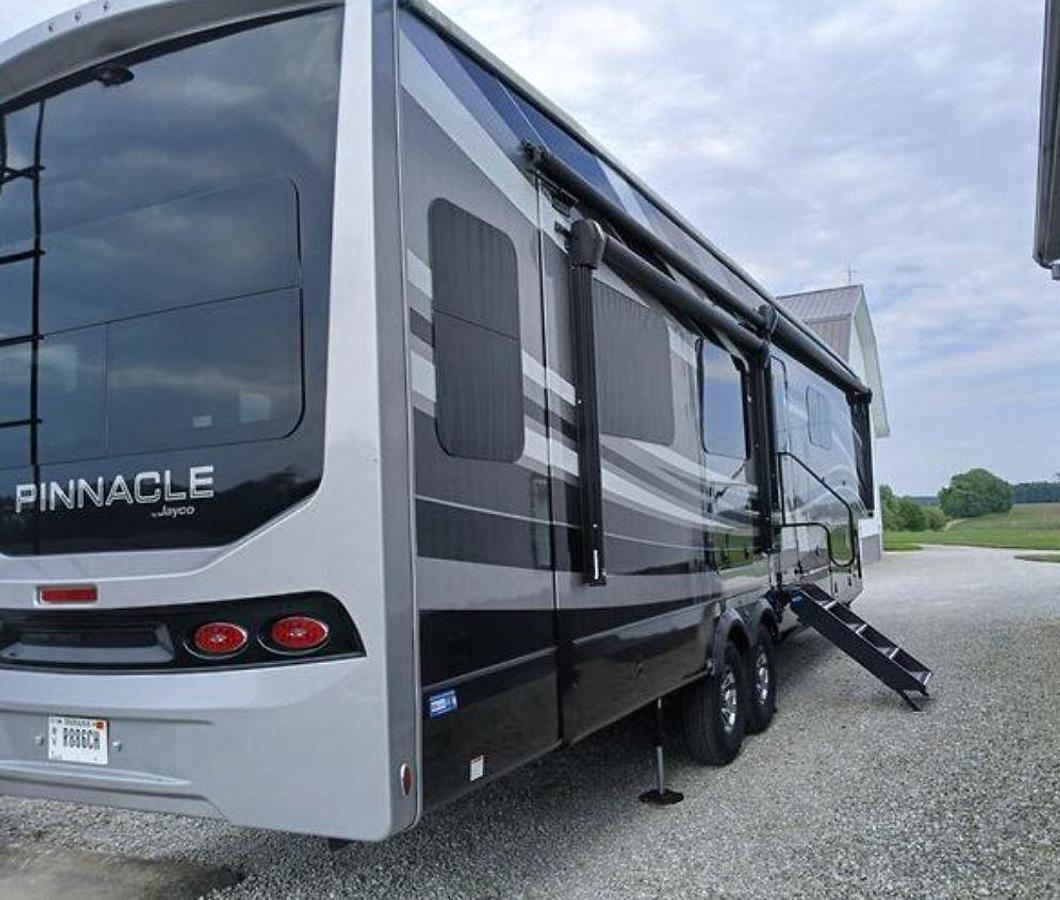 Used 2021 Jayco Pinnacle 36FBTS Fifth Wheel
