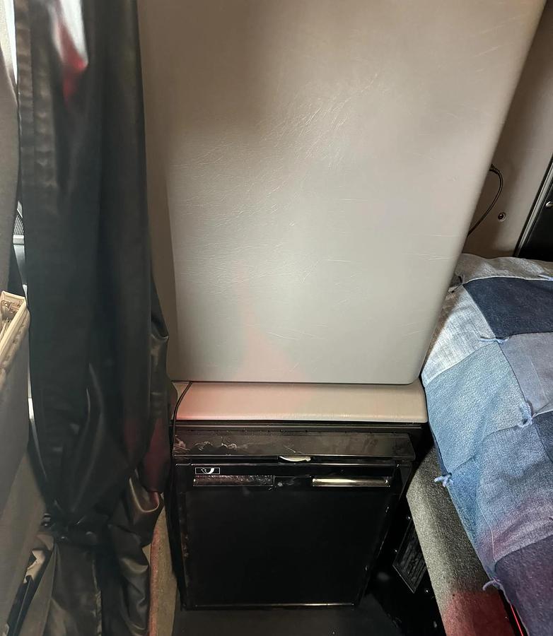 Used 2025 Kenworth W900 Sleeper Semi Truck