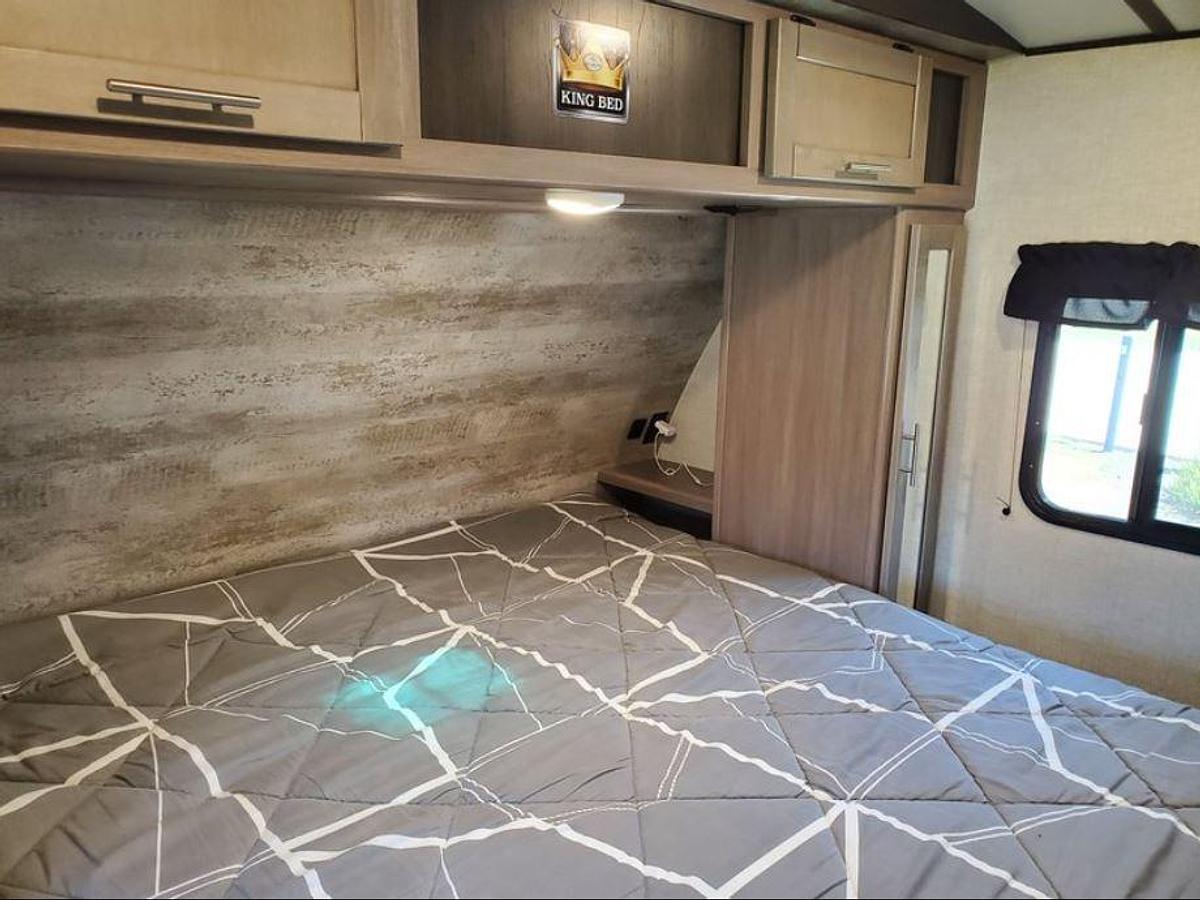 Used 2021 CrossRoads Sunset Trail 289QB