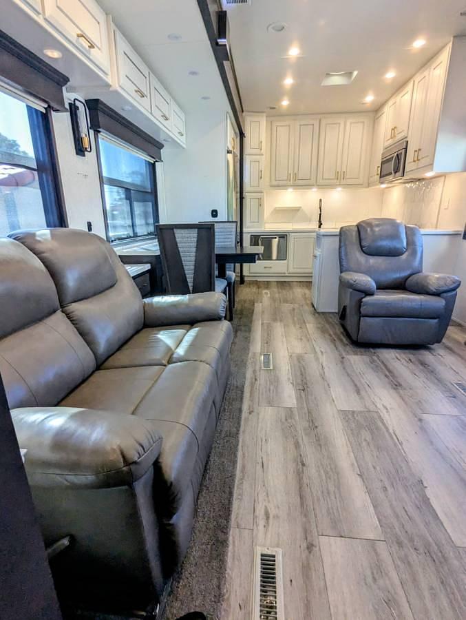 Used 2021 DRV Mobile Suites 41RKDB4