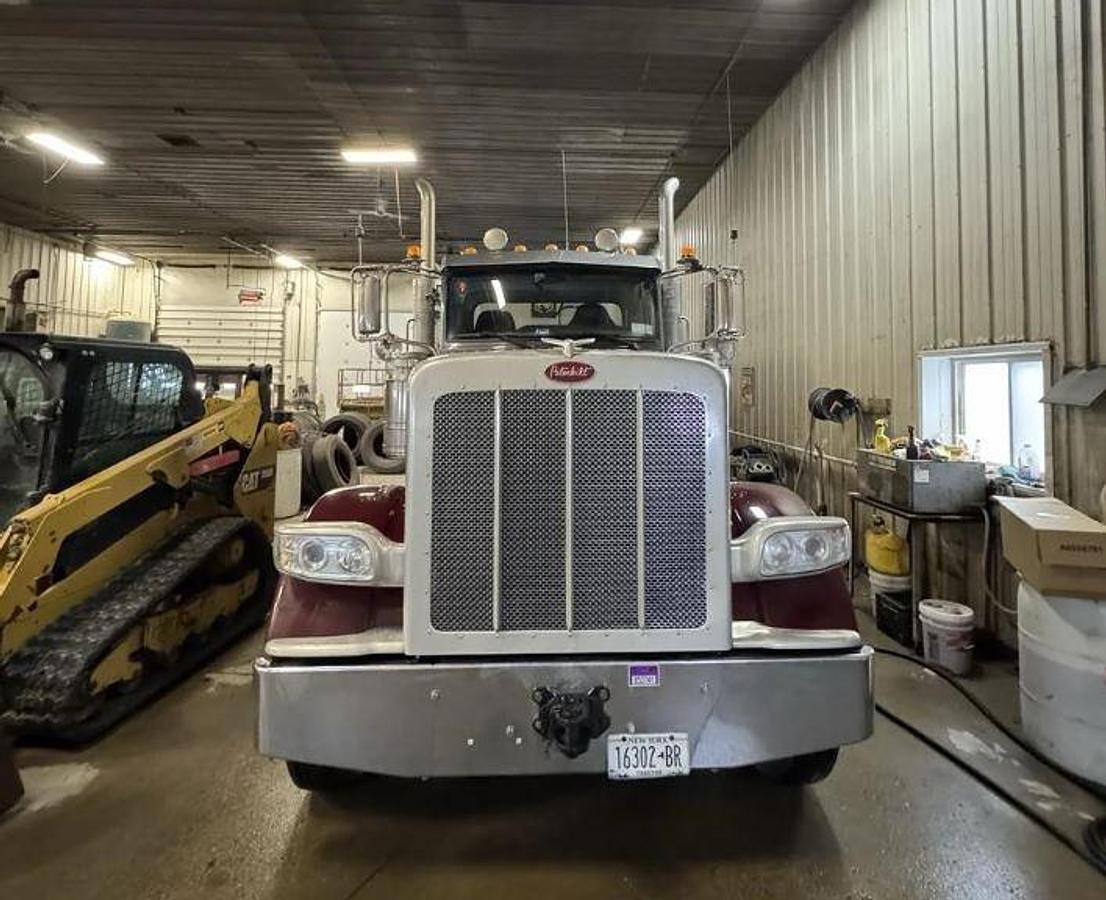 Used 2020 Peterbilt 389 Day Cab Semi Truck