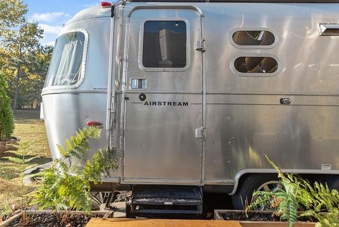Used 2014 Airstream Flying Cloud 25FB