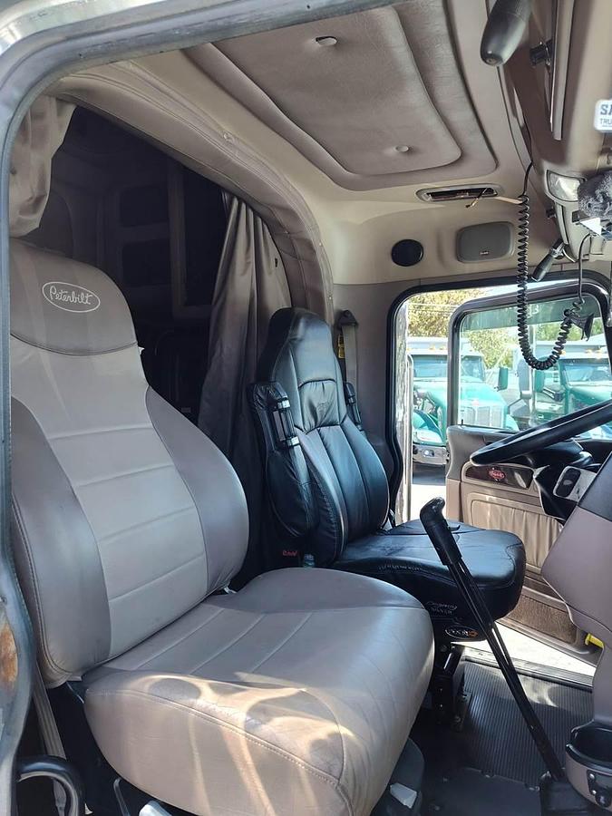 Used 2015 Peterbilt 389 Sleeper Semi Truck