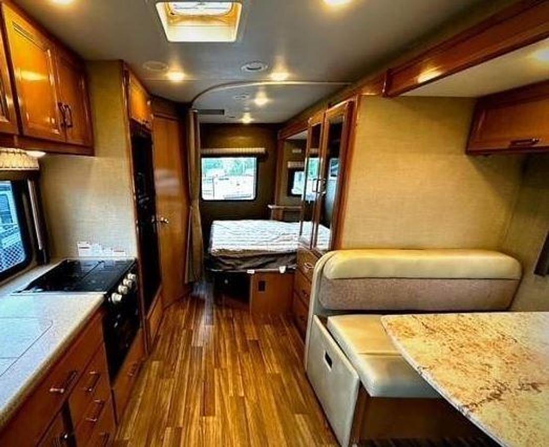 Used 2020 Thor Motor Coach Quantum KM24 w/ 2016 Nissan Versa Tow Vehicle