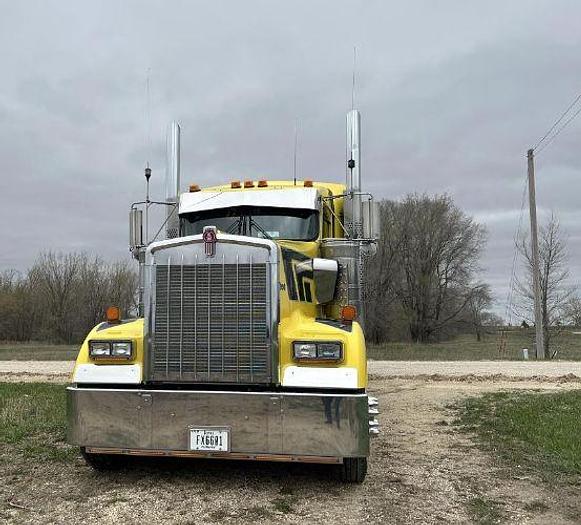 Used 2021 KENWORTH W900L