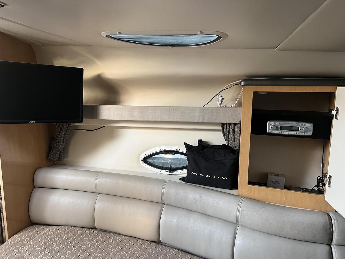 Used 2004 Maxum 3100 SE with Trailer