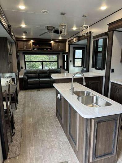 Used 2021 Keystone Avalanche 37EGK