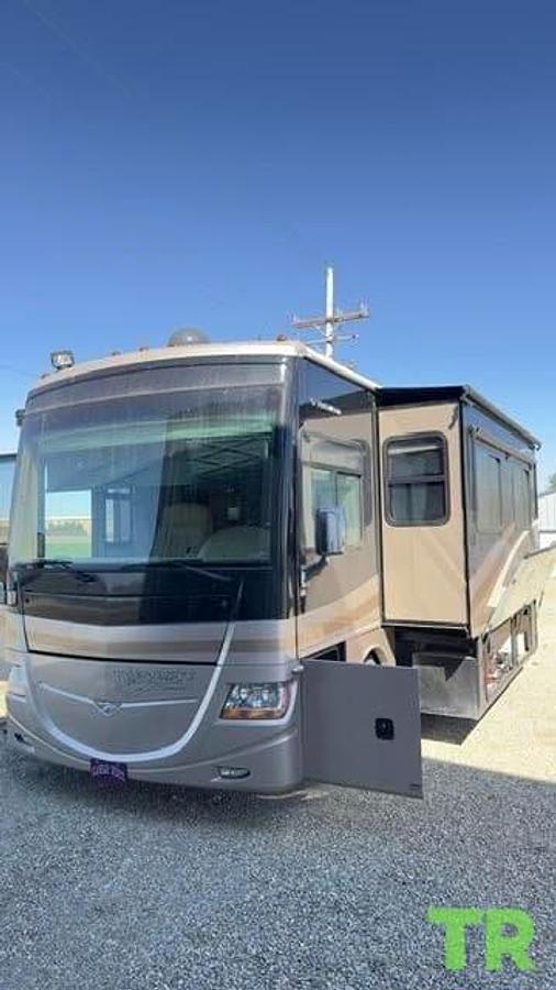 Used 2008 Fleetwood Discovery 40X with 3 slides