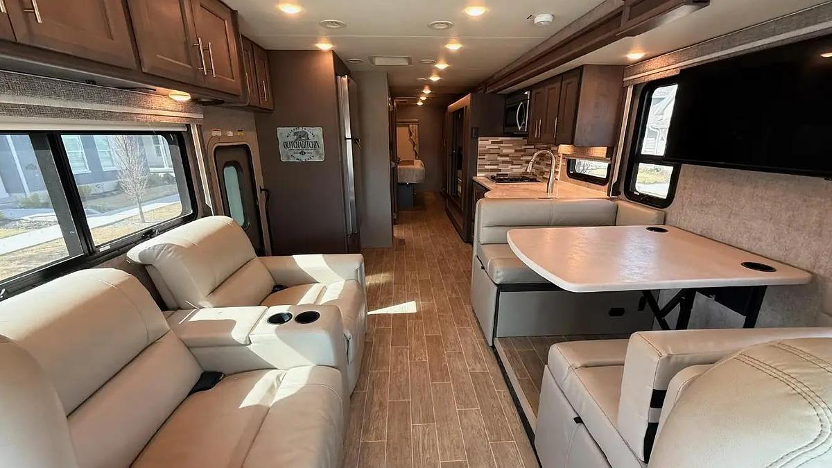 Used 2022 Thor Motor Coach Miramar 34.6