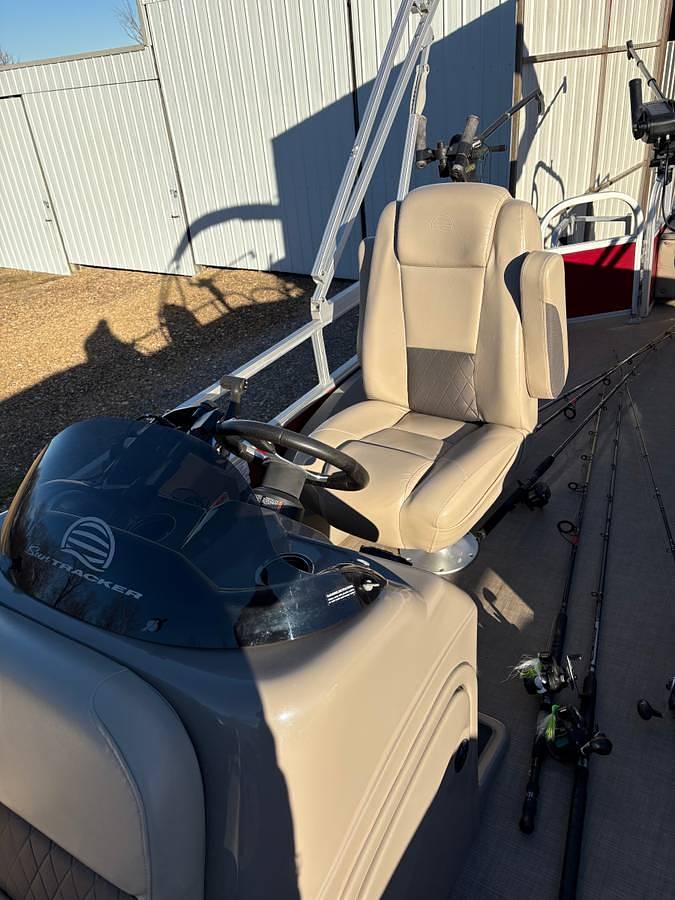 Used 2020 Suntracker Pontoon Sport Fish Deluxe