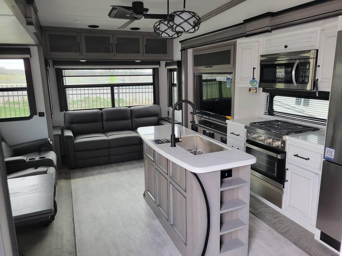 Used 2023 Keystone Montana 3123RL