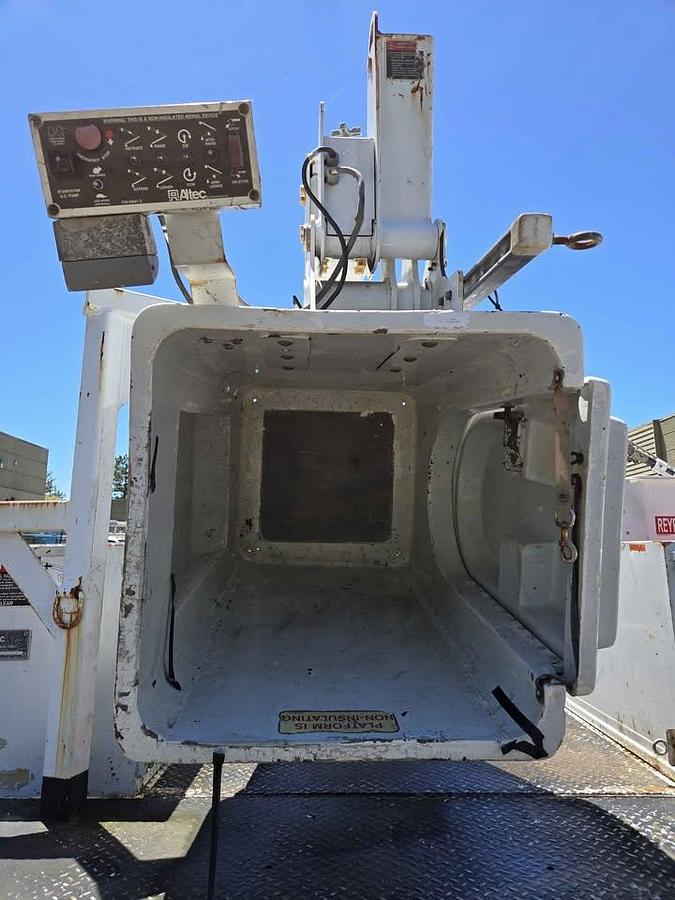 Used 2006 Ford F450 Super Duty Bucket Truck