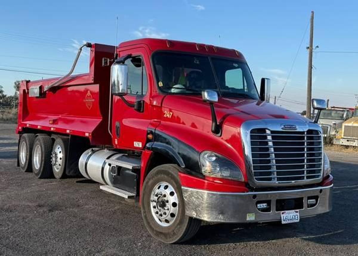 Used 2020 Freightliner Cascadia