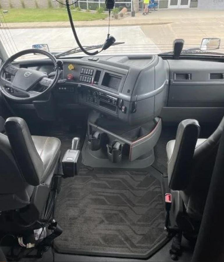 Used 2021 Volvo VNL64T300