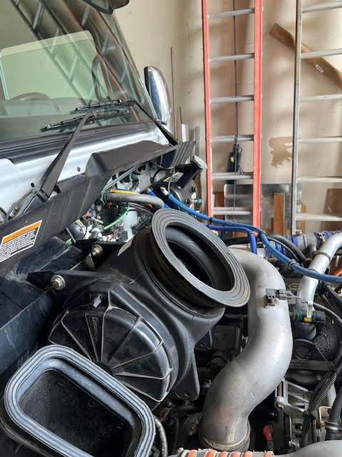 Used 2015 Kenworth T370 Truck with Box & Generator