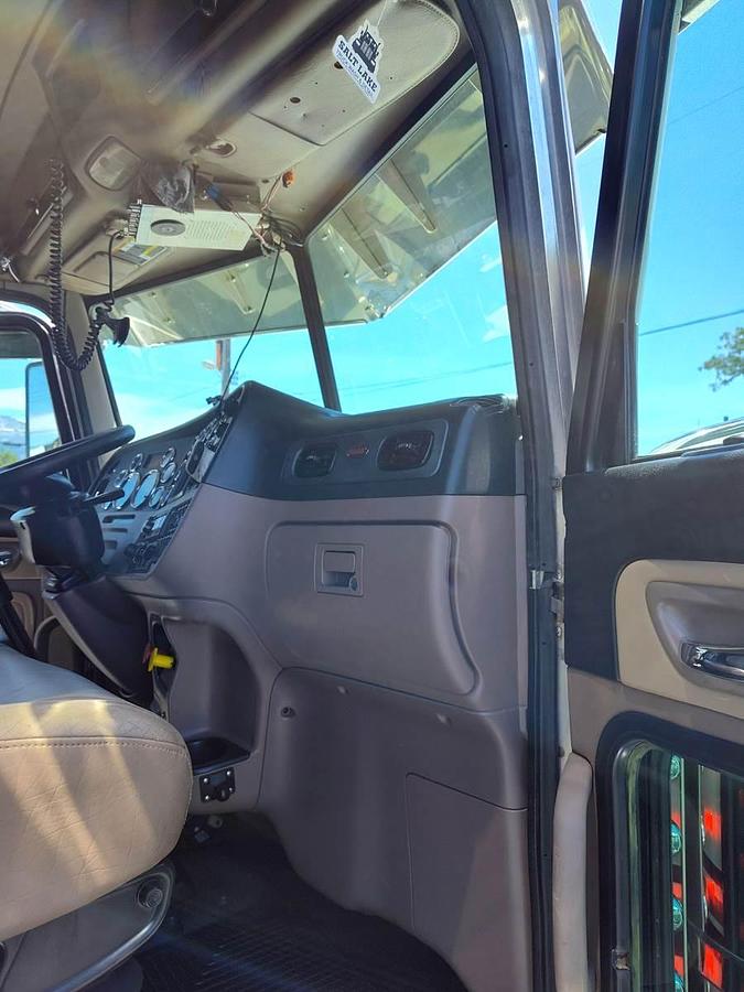 Used 2015 Peterbilt 389 Sleeper Semi Truck