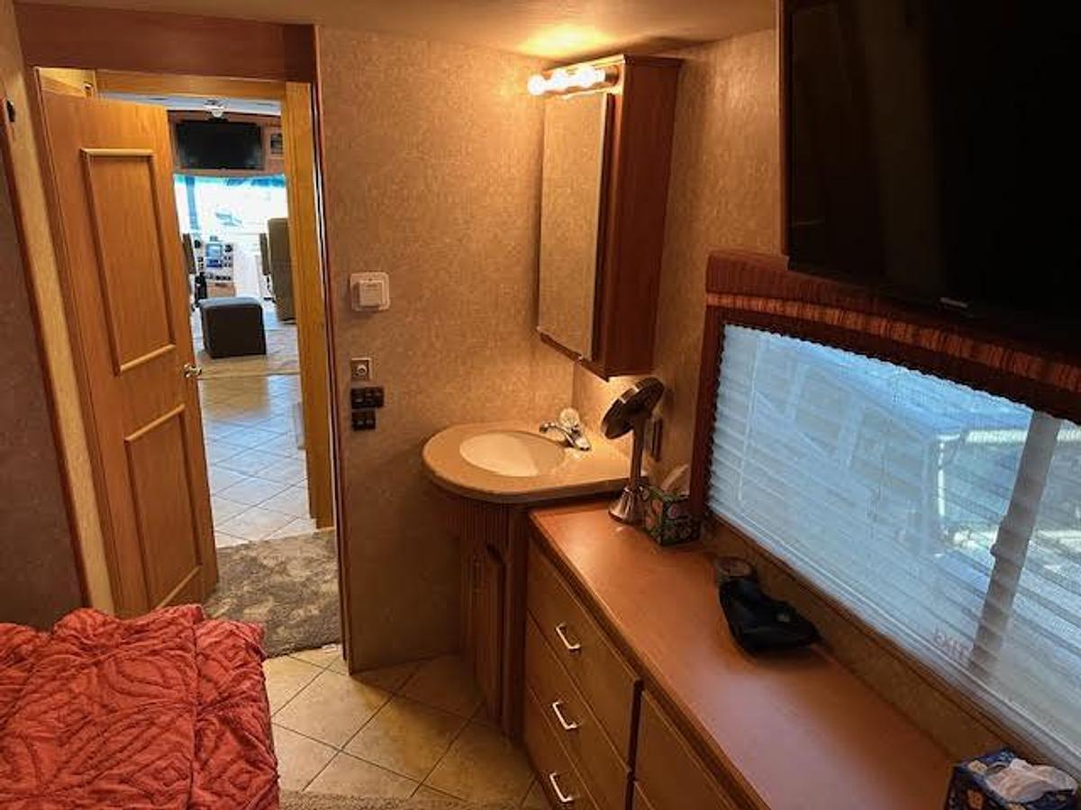 Used 2008 Winnebago Tour 40KD Class A Motorhome