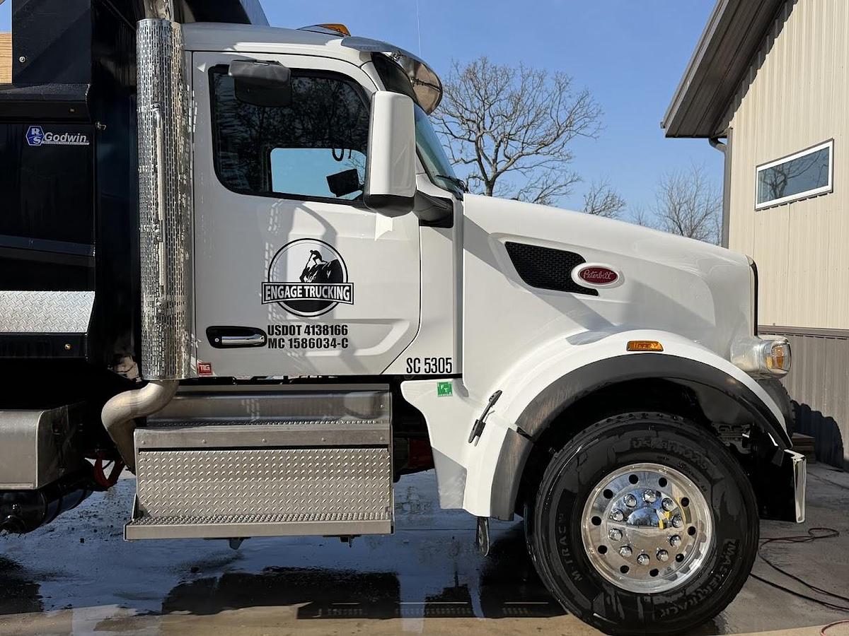 Used 2025 Peterbilt 567