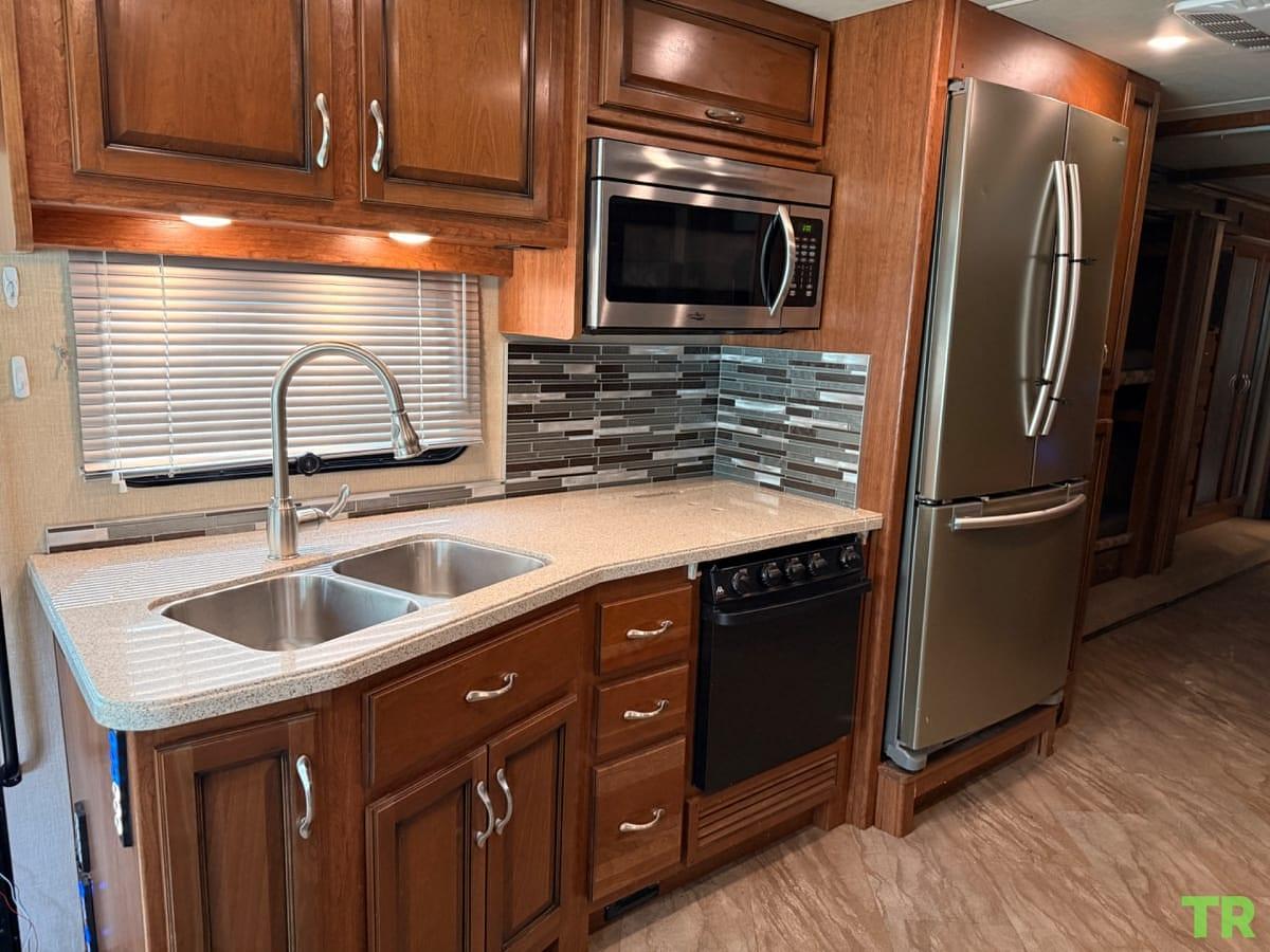 Used 2017 Fleetwood Bounder 36H | Bath & a Half | Bunkhouse | Sleeps 10 | 3 Slides | Only 45,300 Miles