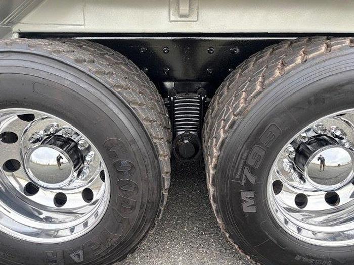 Used 2010 Mack GU813 Leach 29YD