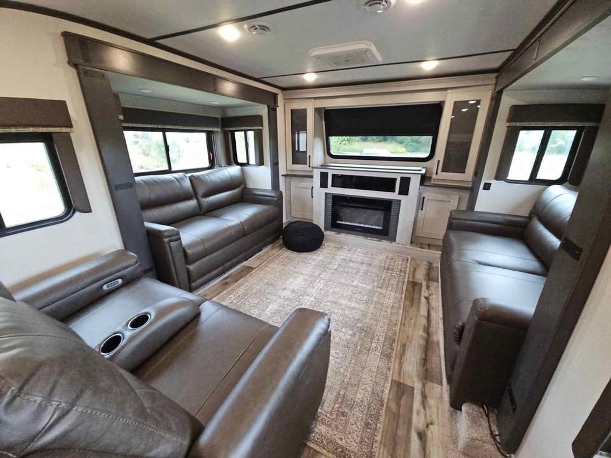 Used 2022 Keystone Montana High Country 377FL