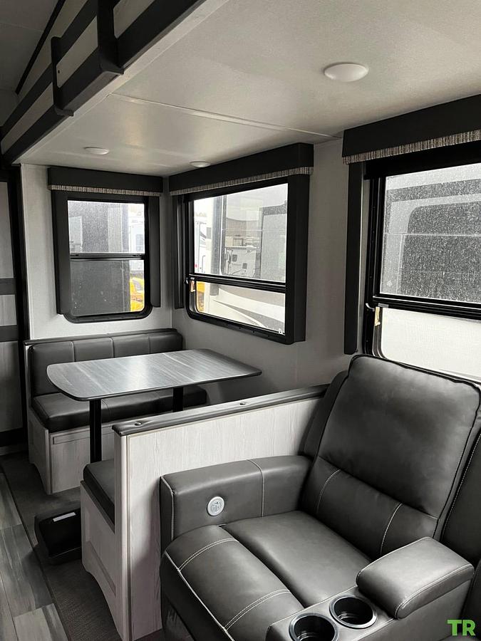 Used 2021 Keystone Sprinter Limited 3620FWLBH Fifth Wheel – Bunkhouse – Washer & Dryer – Custom Skirting – Full-Time Ready