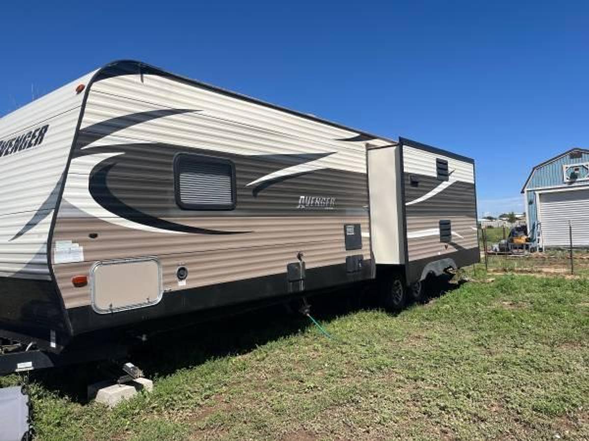 Used 2015 Primetime Avenger 33rsd