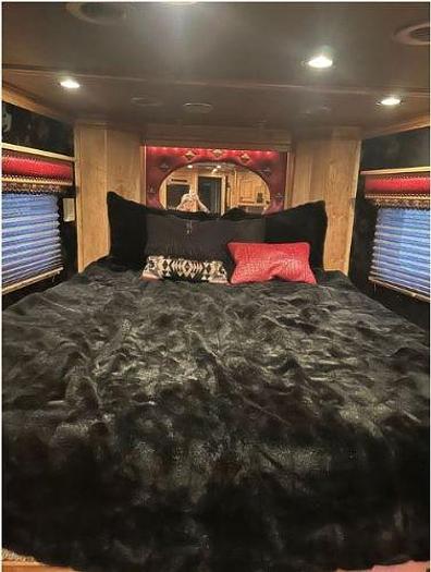 Used 2010 Hart 3 Horse Trailer With Living Quarters