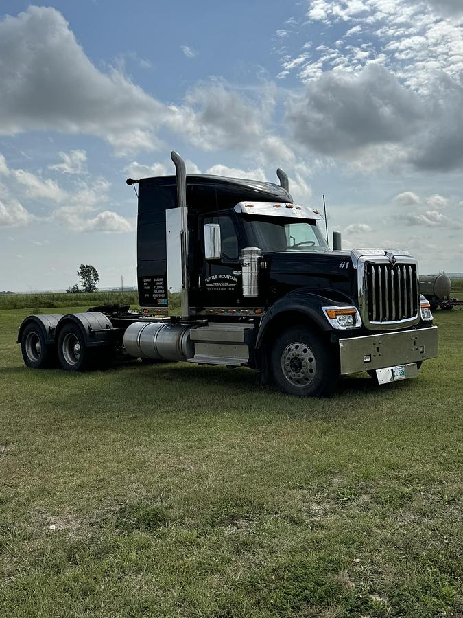 Used 2022 International HX520