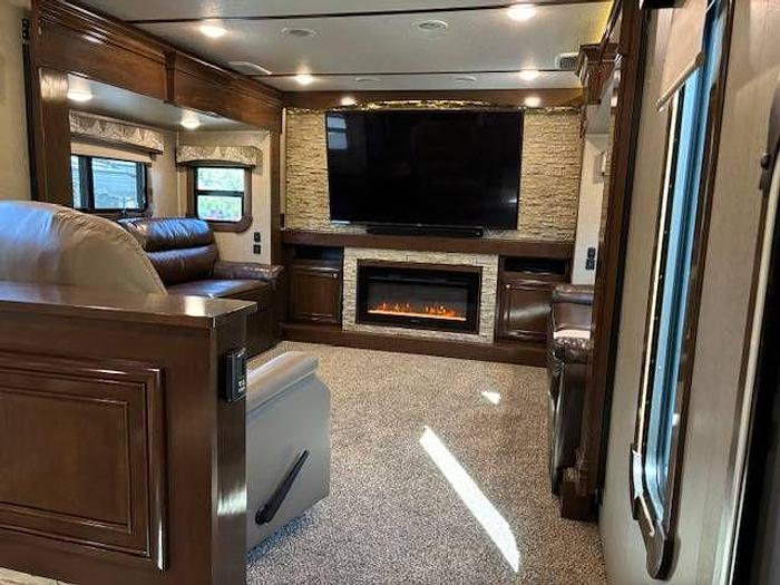 Used 2018 Redwood Redwood 3941FL