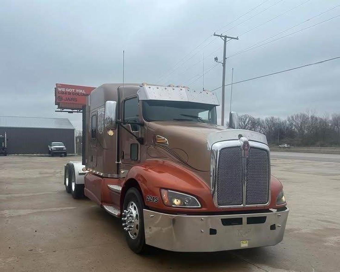 Used 2015 KENWORTH T660 Conventional Sleeper Semi