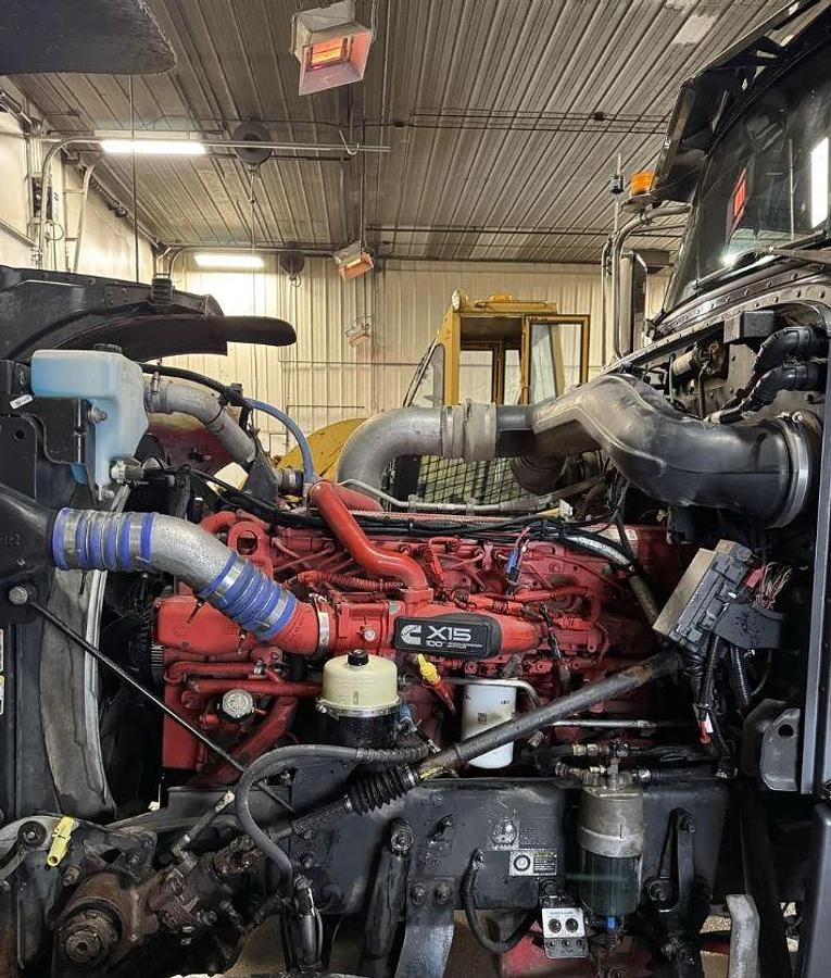 Used 2020 Peterbilt 389 Day Cab Semi Truck