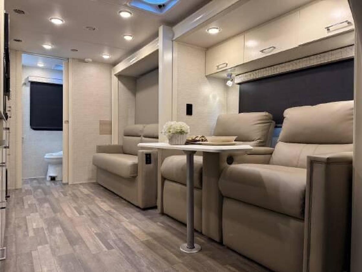 Used 2020 Tiffin Wayfarer M-25RW