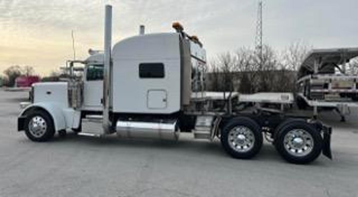 Used 2012 Peterbilt 389