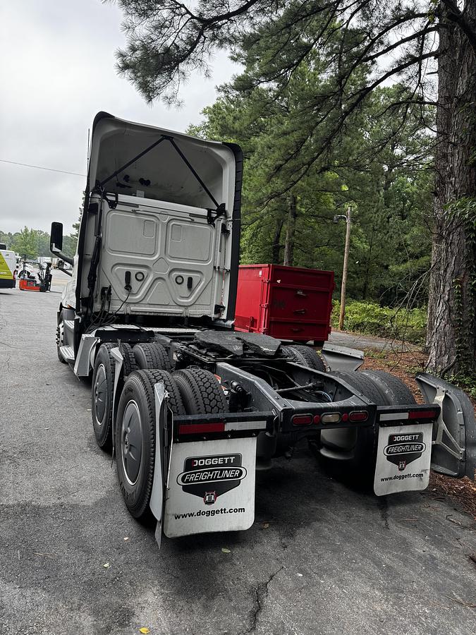 Used 2020 Freightliner Cascadia