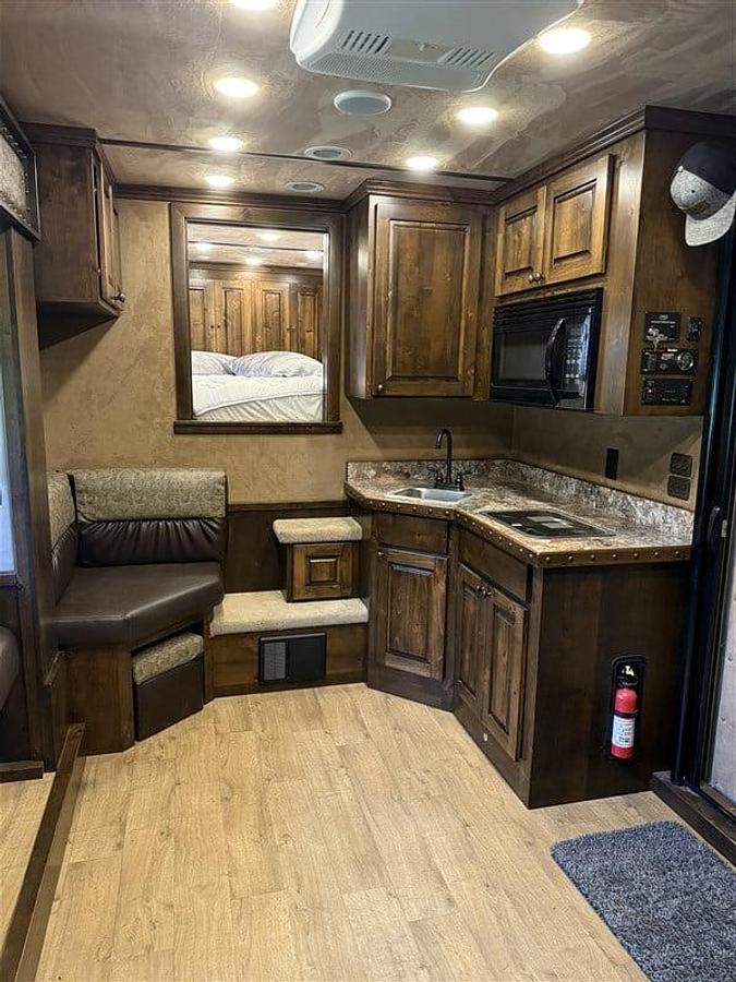 Used 2018 Cimarron Norstar 4 Horse Trailer with Living Quarters