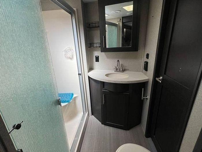 Used 2018 Keystone Raptor 428SP