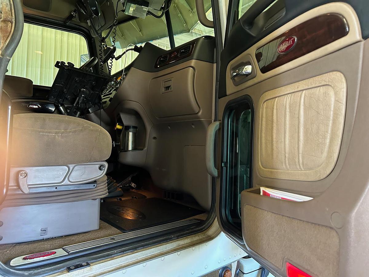 Used 2013 Peterbilt 389